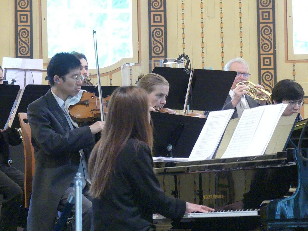 Blick aufs Orchester und die Pianistin