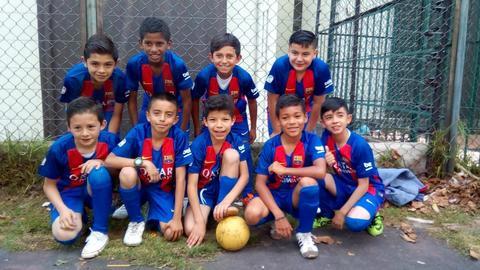 Werden sie etwa Weltmeister? Hier ihre Namen zum Einprägen: Erick Salamanca Miguel Soto, Sebastián Hernández (hijo de Bibiana, nieto de Julita) Juan David Moreno, Johan Estrada, Juan Jerónimo Palacios, Mateo Diaz, Julian Conde y Daniel Sánchez (nieto de Rosita Barrera)