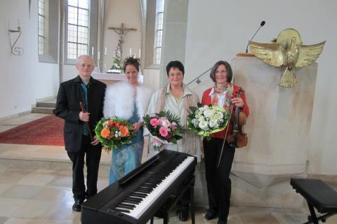 Die Ausführenden (v.r.): Karin Baltes/Violine; Petra Hurth /Orgel u. Piano; Sabine Zimmermann / Sopran; Thomas Reinecke / Flöte