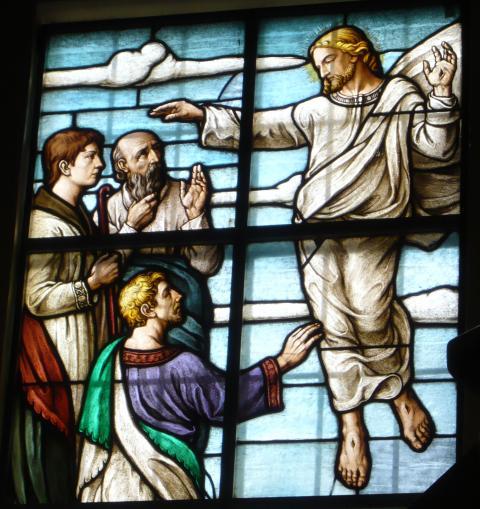 Glasfenster in der Niederwerrner Kirche: Christi Himmelfahrt