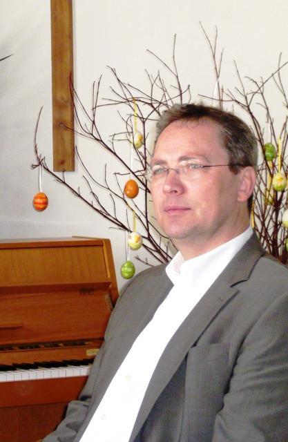 Pfr. Jochen Wilde: allweil österlich gestimmt (Foto: Bergler)