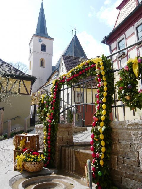 Evangelisches Obereisenheim österlich geschmückt
