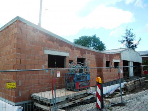 Der Fisch nimmt Form an: Der Gemeindehaus-Rohbau steht
