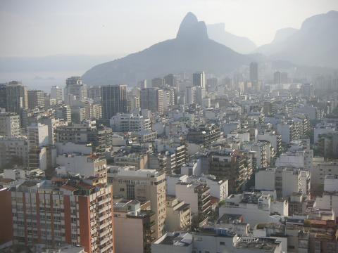 Rio und der berühmte Zuckerhut und irgendwo mittendrin die Sozialstation Bom Samaritano (Foto: Partnerschaftsreisegruppe 2008)