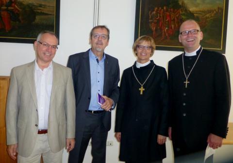 Dekan Oliver Bruckmann, Regionalbischöfin Gisela Bornowski, DW-Vorstand Jochen Keßler-Rosa u. KASA-Leiter Uwe Kraus (v.r.). Foto: Bergler