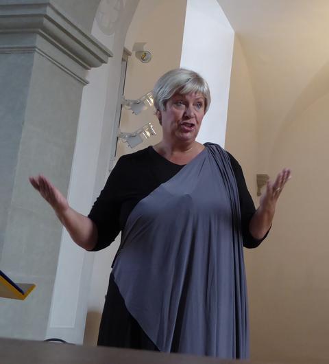 Die "Kirche" in der Kirche: Ecclesia-Darstellerin Heike Bauer-Banzhaf