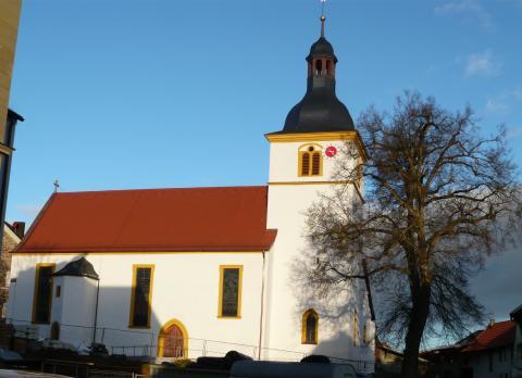 Bartholomäus-Kirche in Maßbach: außen und innen tipptopp
