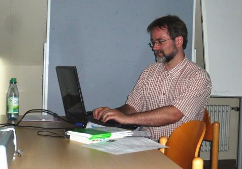 Wen und was es im Dekanat Schweinfurt nicht alles gibt: Citypfarrer Heiko Kuschel (Foto: Bergler)
