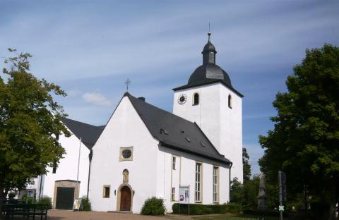Macht doch was her: die Auferstehungskirche Schwebheim des berühmten Kirchenbauers Olaf Andreas Gulbransson