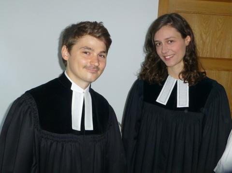 Erinnerungsfoto an Vikarin Daniela Bachmann und Vikar Thomas Frenz