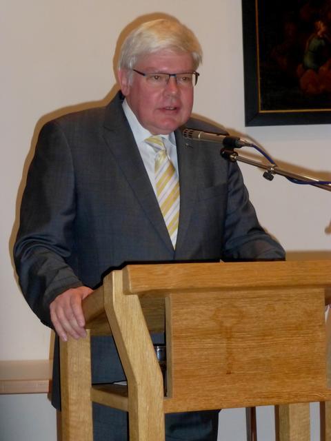Statdarchivar und Ausstellungsleiter Dr. Uwe Müller bei seinem detailreichen Vortrag