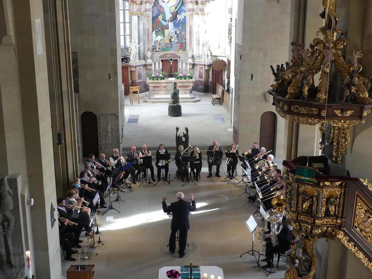 Der Jubilar beginnt den Gottesdienst mit Felix Mendelssohn-Bartholdy.