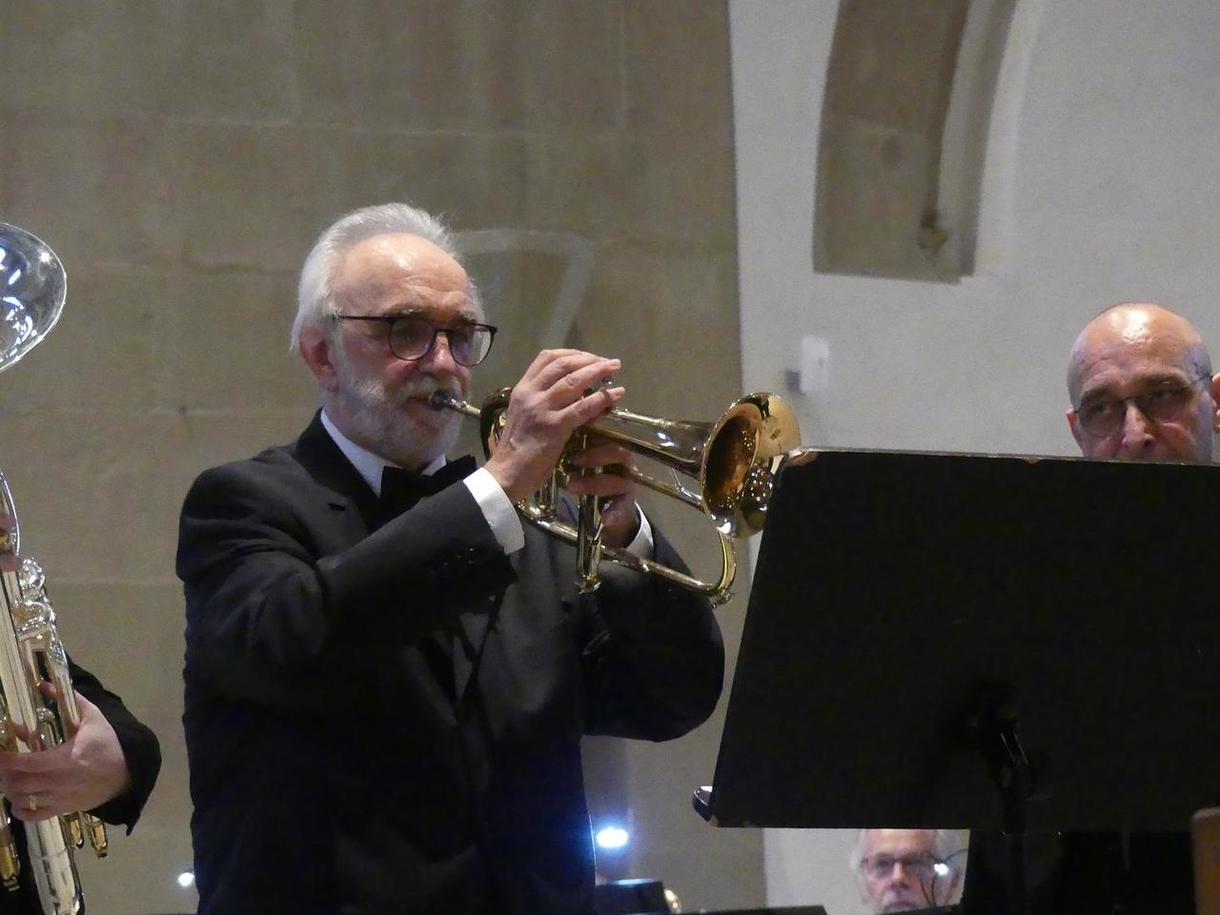 Chorleiter Wolfhart Berger spielt auch mal selbst.