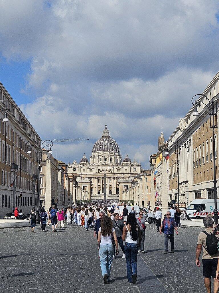 Der Weg aller Touristen: Zum Petersdom!