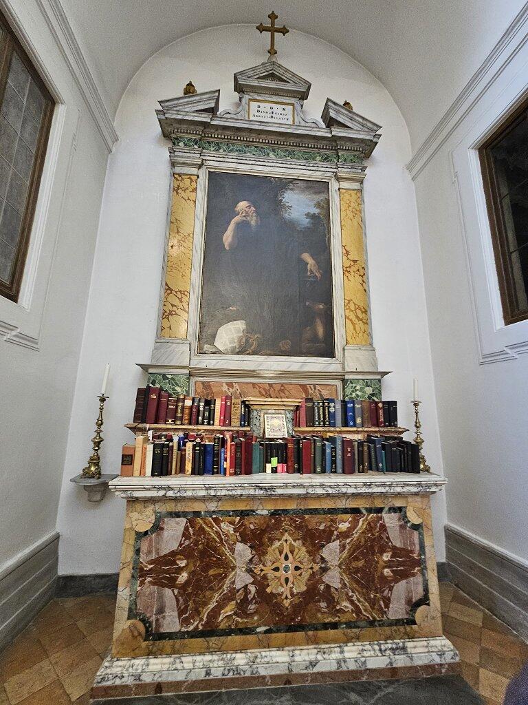 Sant’Egidio hat alle im Blick: An diesem Altar sollen alle Menschen der Welt eine Bibel in ihrer eigenen Sprache finden können.