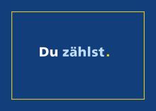 Postkarte, blauer Hintergrund, farbiger Rahmen, in der Mitte lediglich die zwei Wörter "Du zählst."