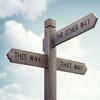 Wegweiser in verschiedene Richtungen, Aufschrift "This was" "the other way" "that way"