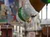 Herz-Luftballons in einer Reihe, im Hintergrund ist der Altar zu erkennen